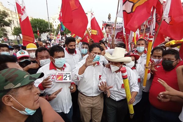 Pedro Castillo, candidato a la presidencia por Perú Libre, en su cierre de campaña electoral - Sputnik Mundo