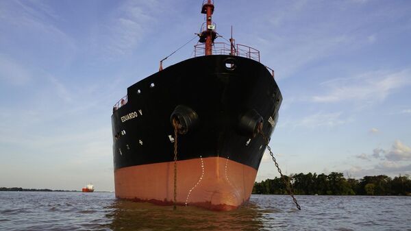 Un barco fondeado en el río Paraná - Sputnik Mundo