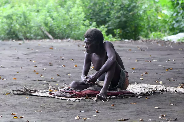 Otro miembro en la aldea de Yakel en Vanuatu, el 12 de abril de 2021. Otro miembro en la aldea de Yakel en Vanuatu, el 12 de abril de 2021. - Sputnik Mundo