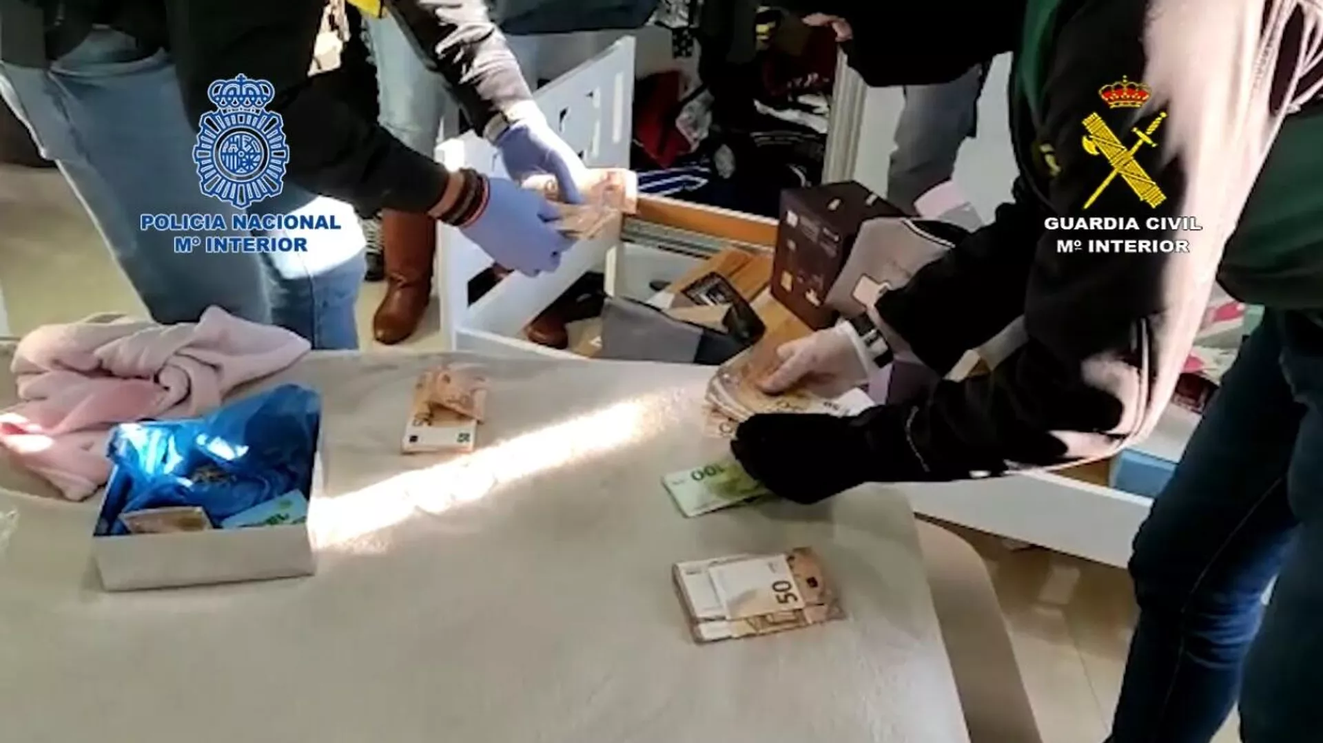 Detienen al Conserje de un colegio de la Costa del Sol por liderar una banda de droga Detienen al Conserje de un colegio de la Costa del Sol por liderar una banda de droga - Sputnik Mundo, 1920, 12.04.2021
