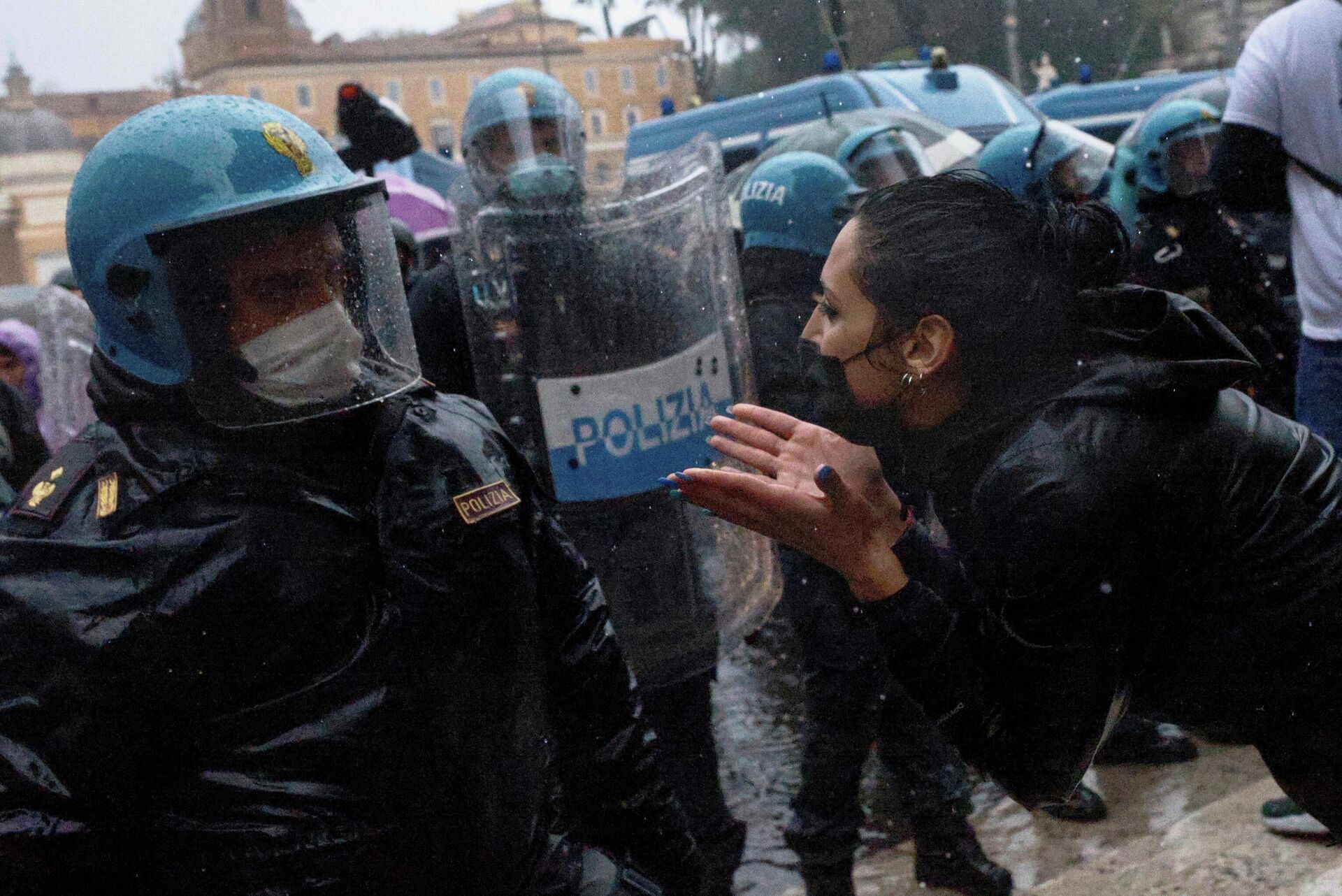Protestas contra las restricciones por COVID-19 en Italia, el 12 de abril de 2021 - Sputnik Mundo, 1920, 12.04.2021