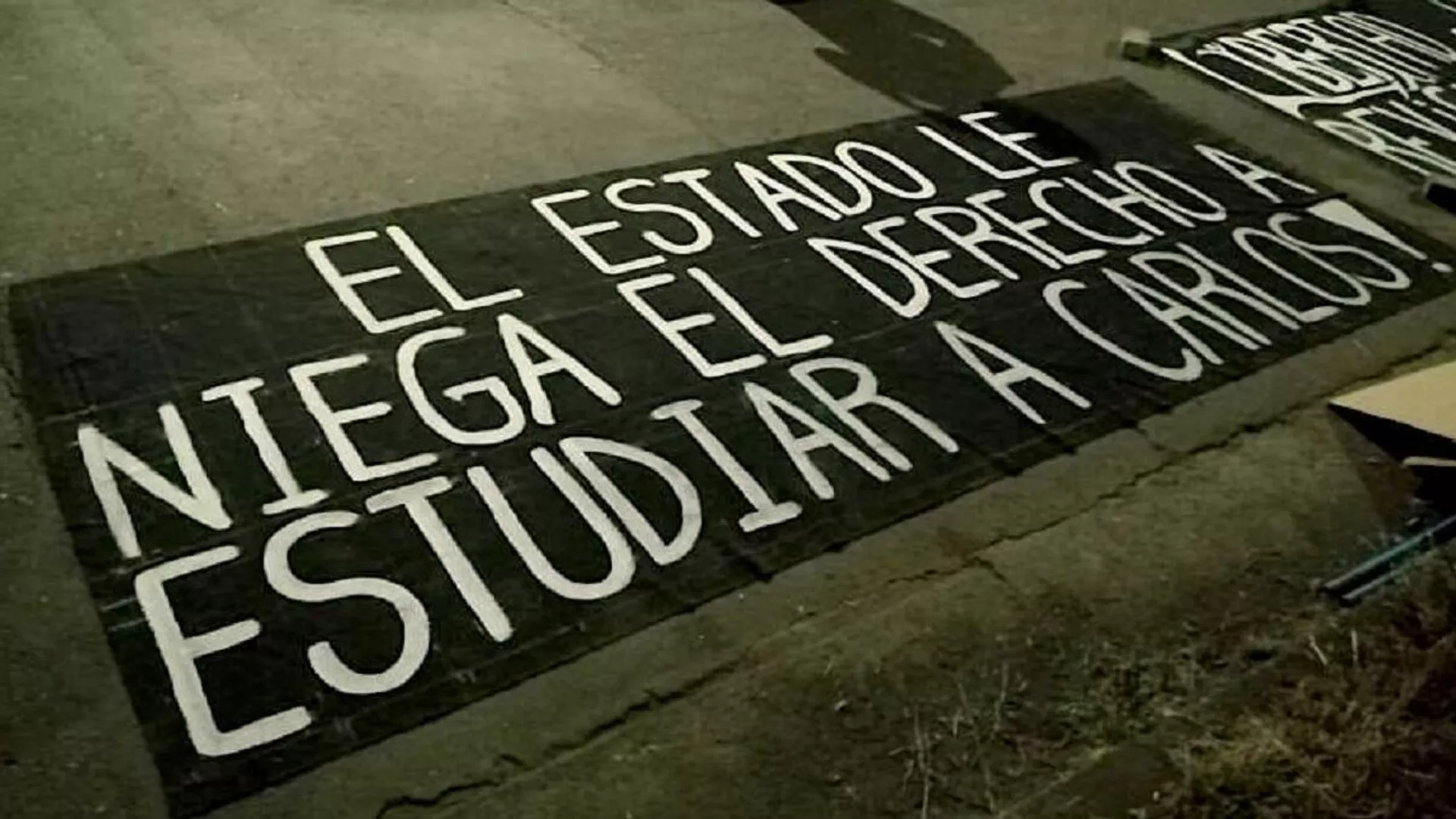 Carteles reclamando por los derechos de Carlos Peyrin Carteles reclamando por los derechos de Carlos Peyrin - Sputnik Mundo, 1920, 13.04.2021