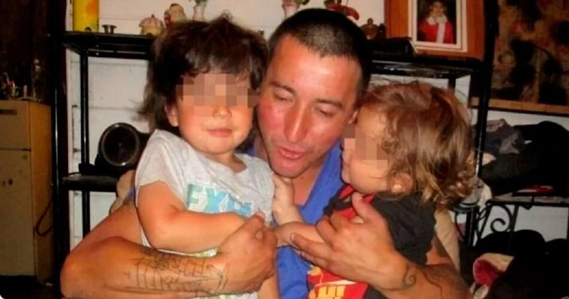 Carlos Peyrin con sus hijos Carlos Peyrin con sus hijos - Sputnik Mundo, 1920, 13.04.2021