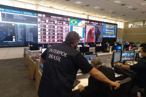 Policías de Interpol Brasil - Sputnik Mundo