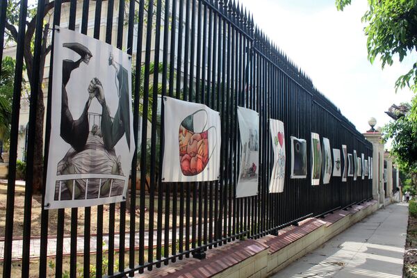 Сaricaturas en entrada del Ministerio de Cultura - XXII Bienal Internacional de Humorismo Gráfico  - Sputnik Mundo