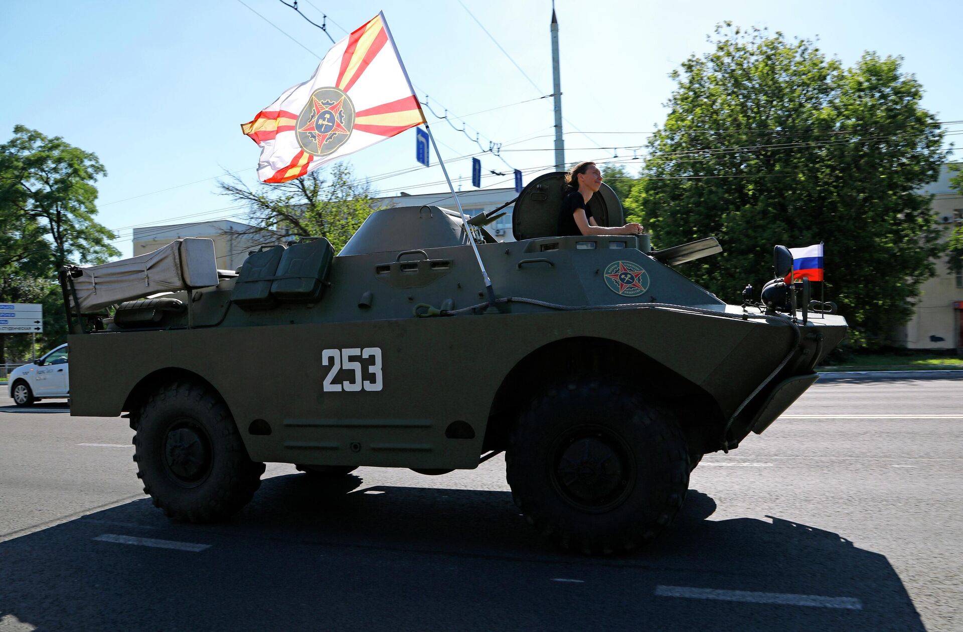 Un vehículo militar BRDM-2 durante un evento en Belgorod, Rusia - Sputnik Mundo, 1920, 15.04.2021
