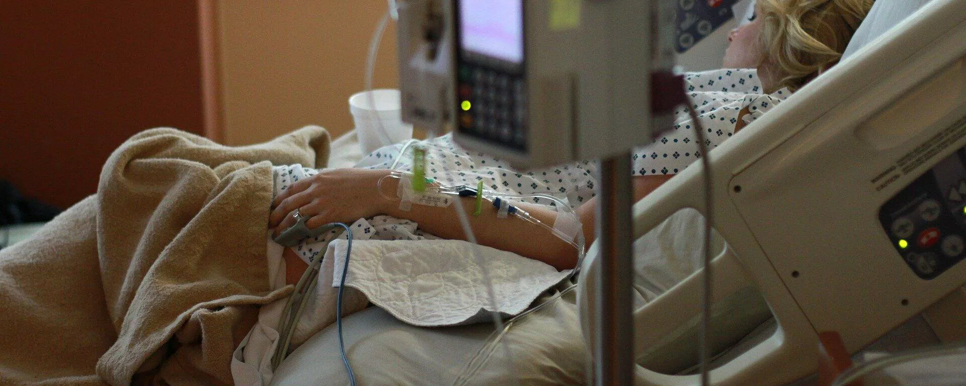 Una mujer en un hospital. Imagen referencial Una mujer en un hospital. Imagen referencial - Sputnik Mundo, 1920, 15.04.2021