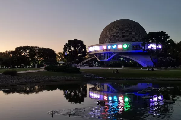 El futurístico domo, una de las construcciones icónicas de Buenos Aires, se encuentra en los parques de Palermo El futurístico domo, una de las construcciones icónicas de Buenos Aires, se encuentra en los parques de Palermo - Sputnik Mundo