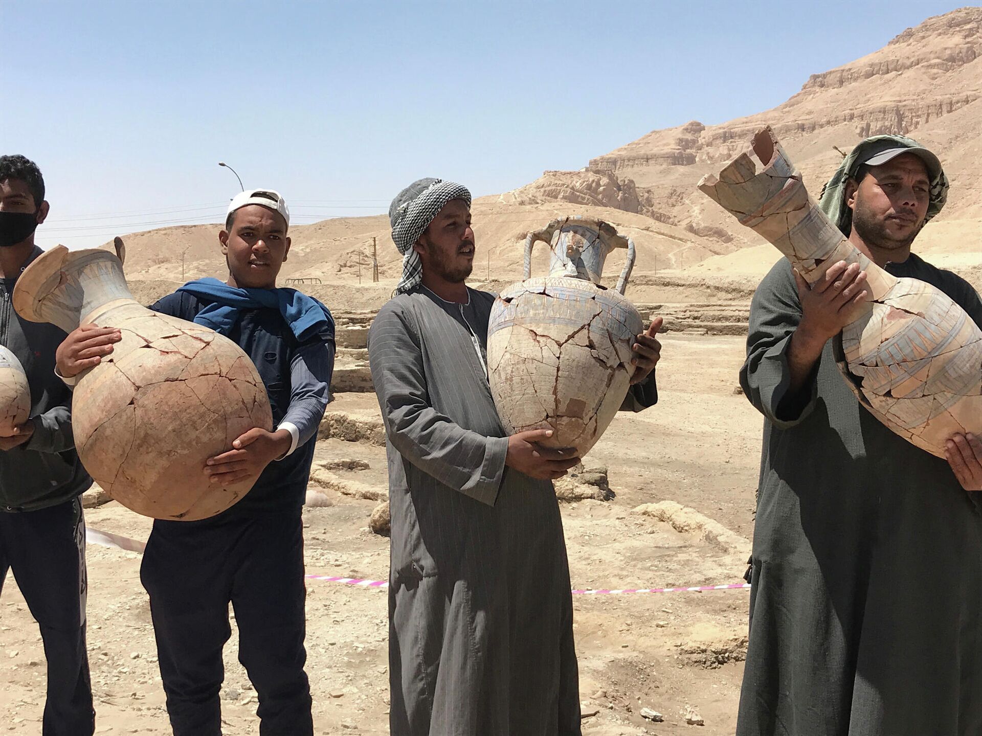 Vasijas halladas en la ciudad dorada perdida de Luxor (Egipto) - Sputnik Mundo, 1920, 16.04.2021