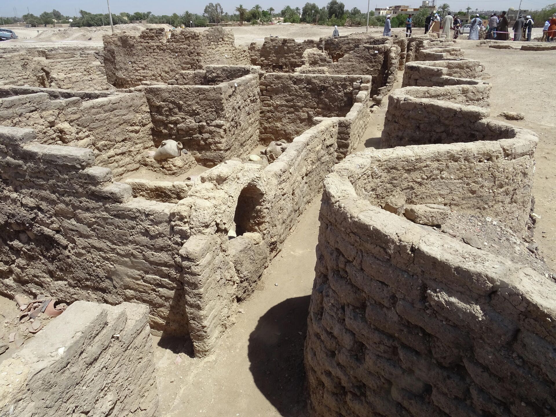 Restos de la ciudad dorada perdida de Luxor (Egipto) - Sputnik Mundo, 1920, 16.04.2021