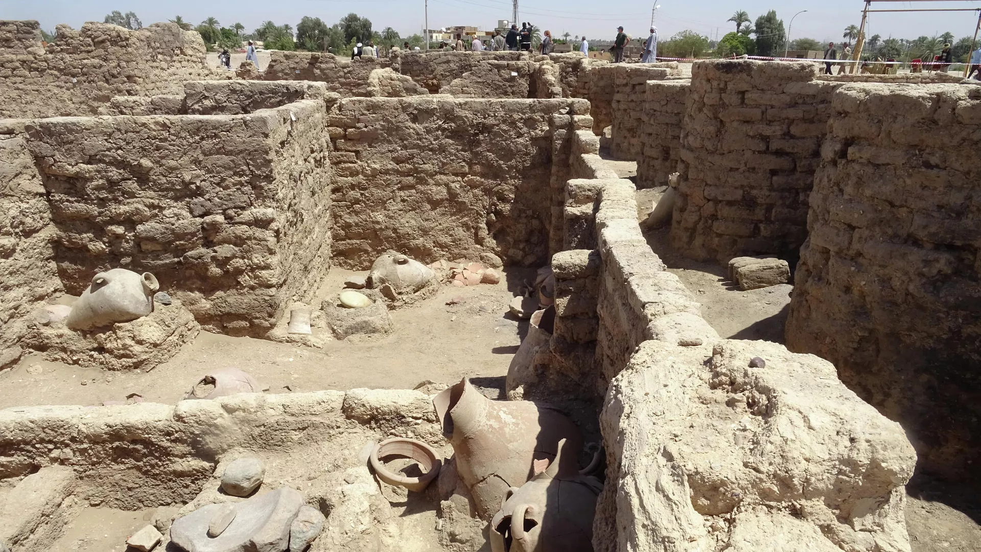 Restos de la ciudad dorada perdida de Luxor (Egipto)