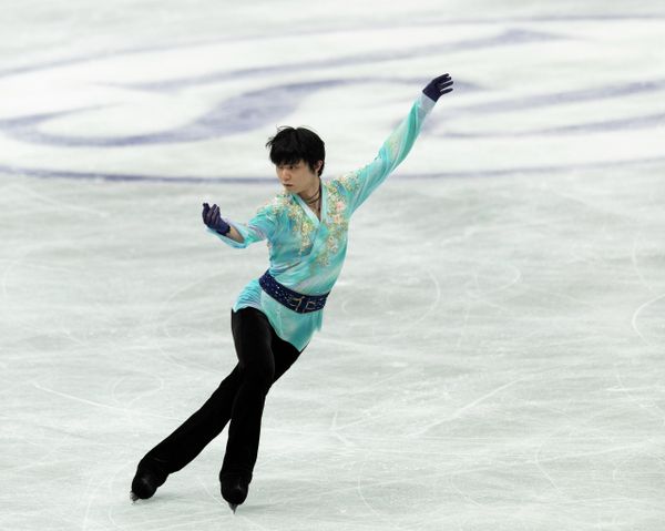 Yuzuru Hanyu durante su presentación en el torneo el día siguiente. - Sputnik Mundo