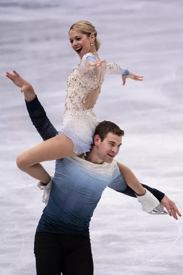 Alexa Knierim y Brandon Frazier, de EEUU, actúan en la competición por parejas el 17 de abril. - Sputnik Mundo