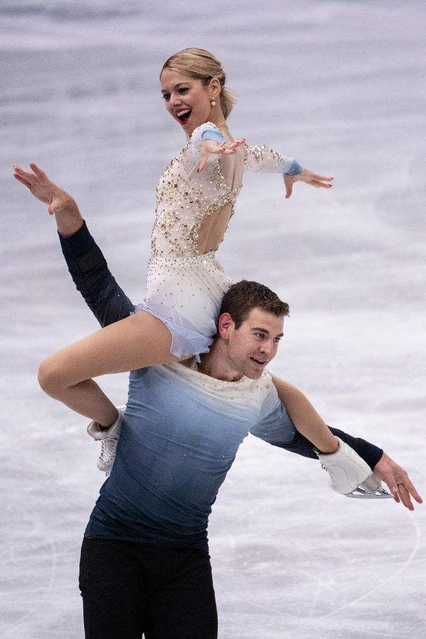 Alexa Knierim y Brandon Frazier, de EEUU, actúan en la competición por parejas el 17 de abril. - Sputnik Mundo