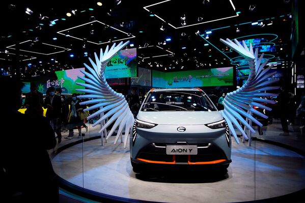 El auto eléctrico chino GAC Aion Y en el XIX Salón Internacional del Automóvil de Shanghái. - Sputnik Mundo