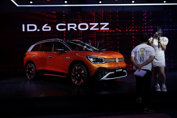 El Volkswagen ID.6 CROZZ en el XIX Salón Internacional del Automóvil de Shanghái. - Sputnik Mundo