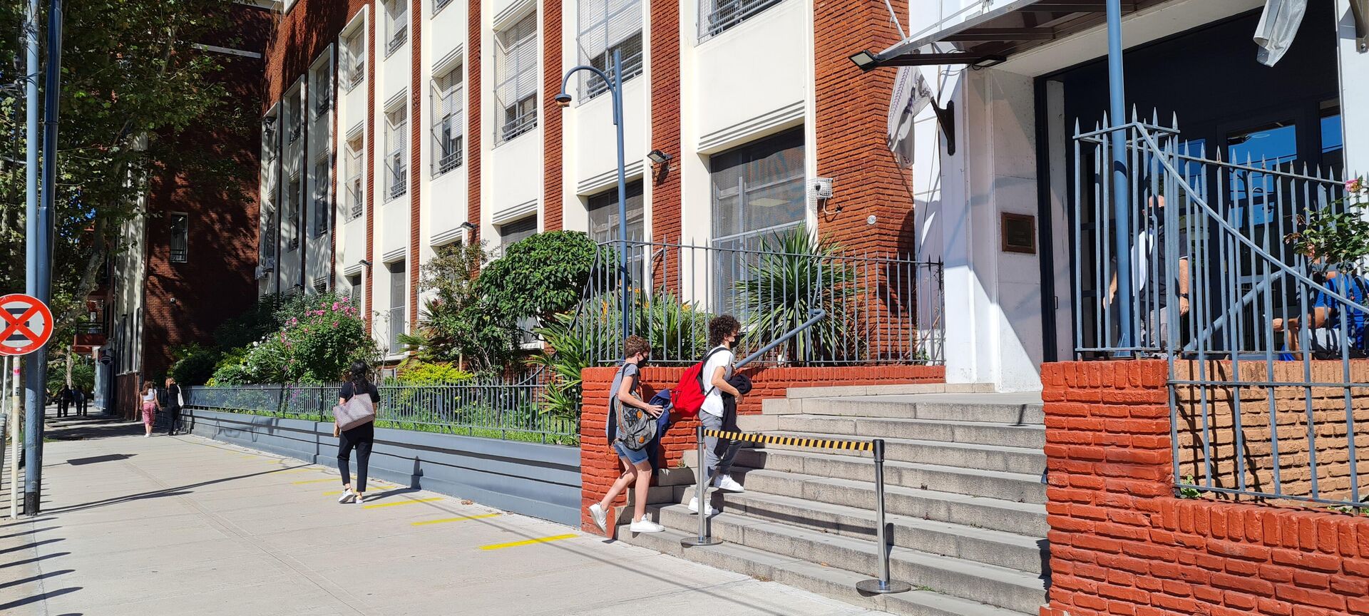 El Gobierno porteño autorizó las clases en las escuelas en rechazo al decreto presidencial - Sputnik Mundo, 1920, 19.04.2021