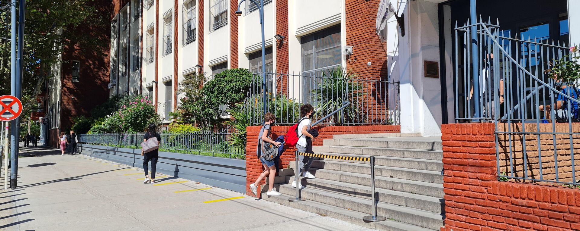 El Gobierno porteño autorizó las clases en las escuelas en rechazo al decreto presidencial - Sputnik Mundo, 1920, 06.10.2021