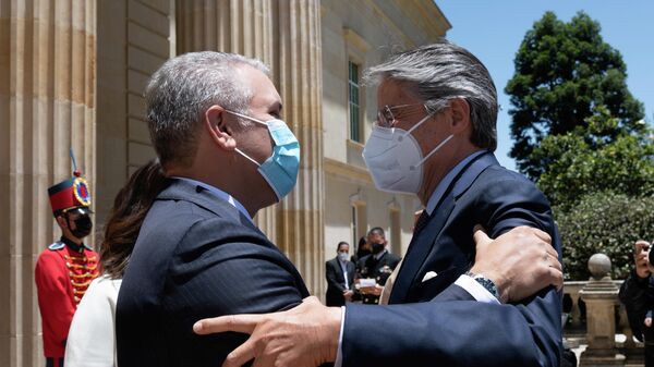 El presidente electo de Ecuador, Guillermo Lasso, junto al presidente de Colombia, Iván Duque - Sputnik Mundo