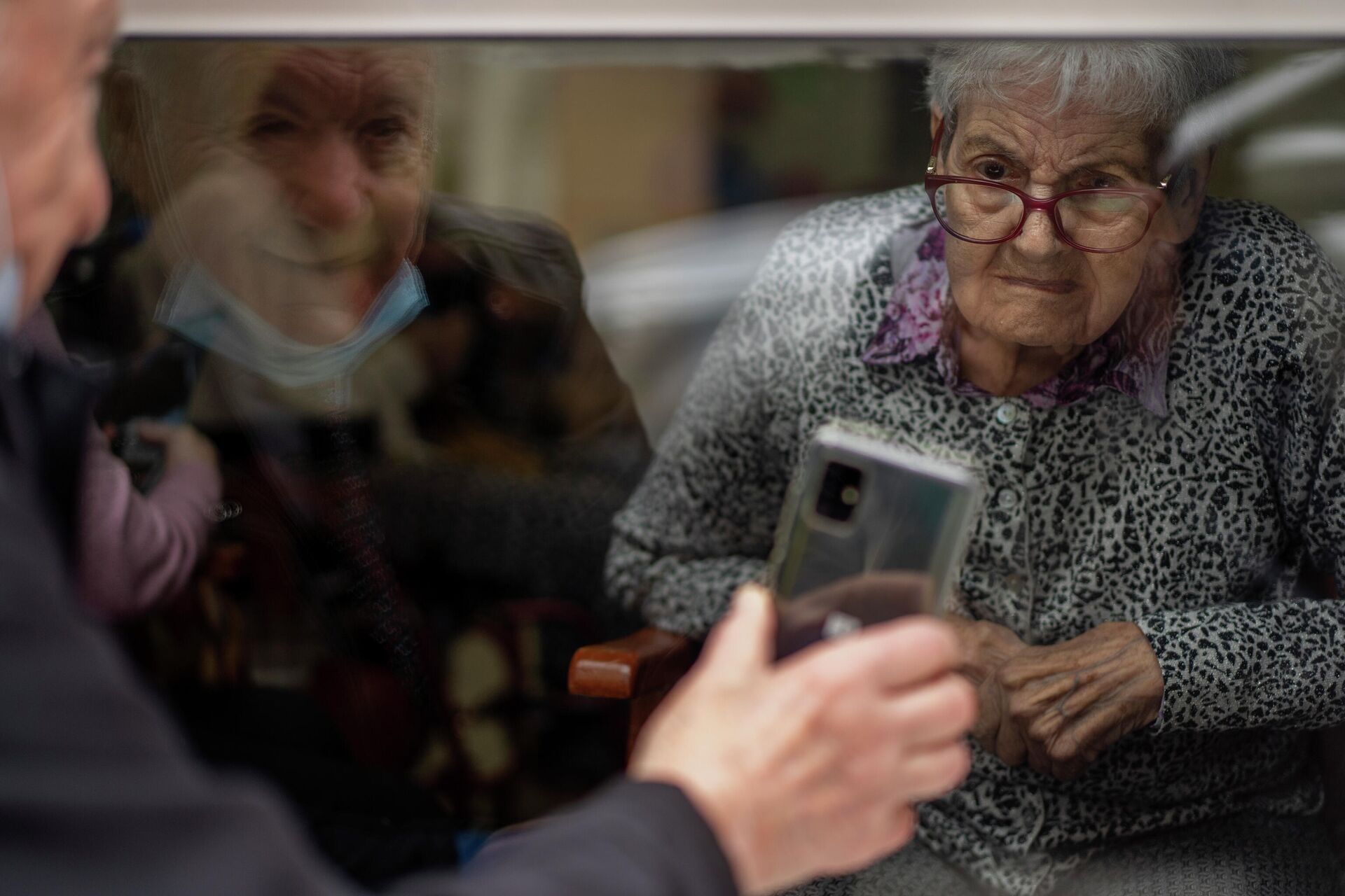 Xavier intenta que su esposa recuerde algo a través de fotografías - Sputnik Mundo, 1920, 22.04.2021