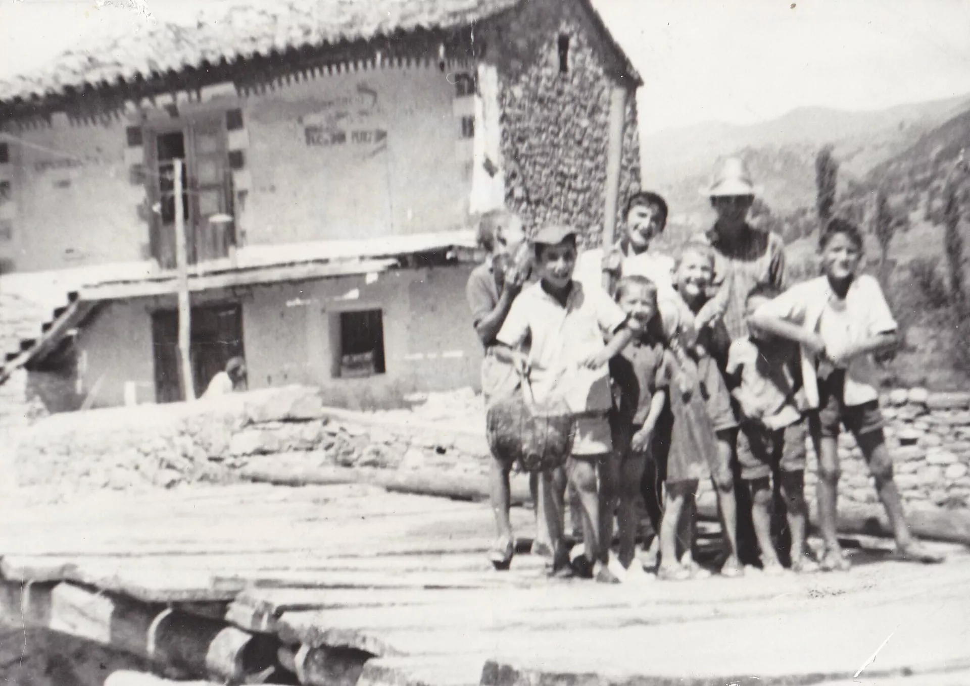 Niños en Jánovas (Huesca) Niños en Jánovas (Huesca) - Sputnik Mundo, 1920, 22.04.2021