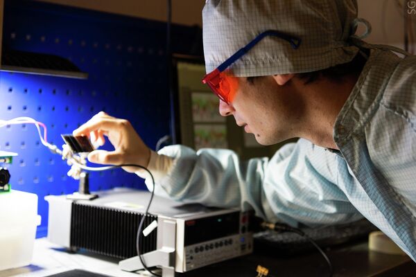 Un fotoelemento de perovskita - Sputnik Mundo