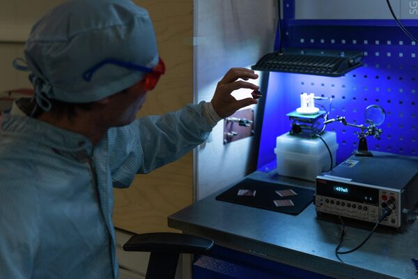 Un fotoelemento de perovskita - Sputnik Mundo