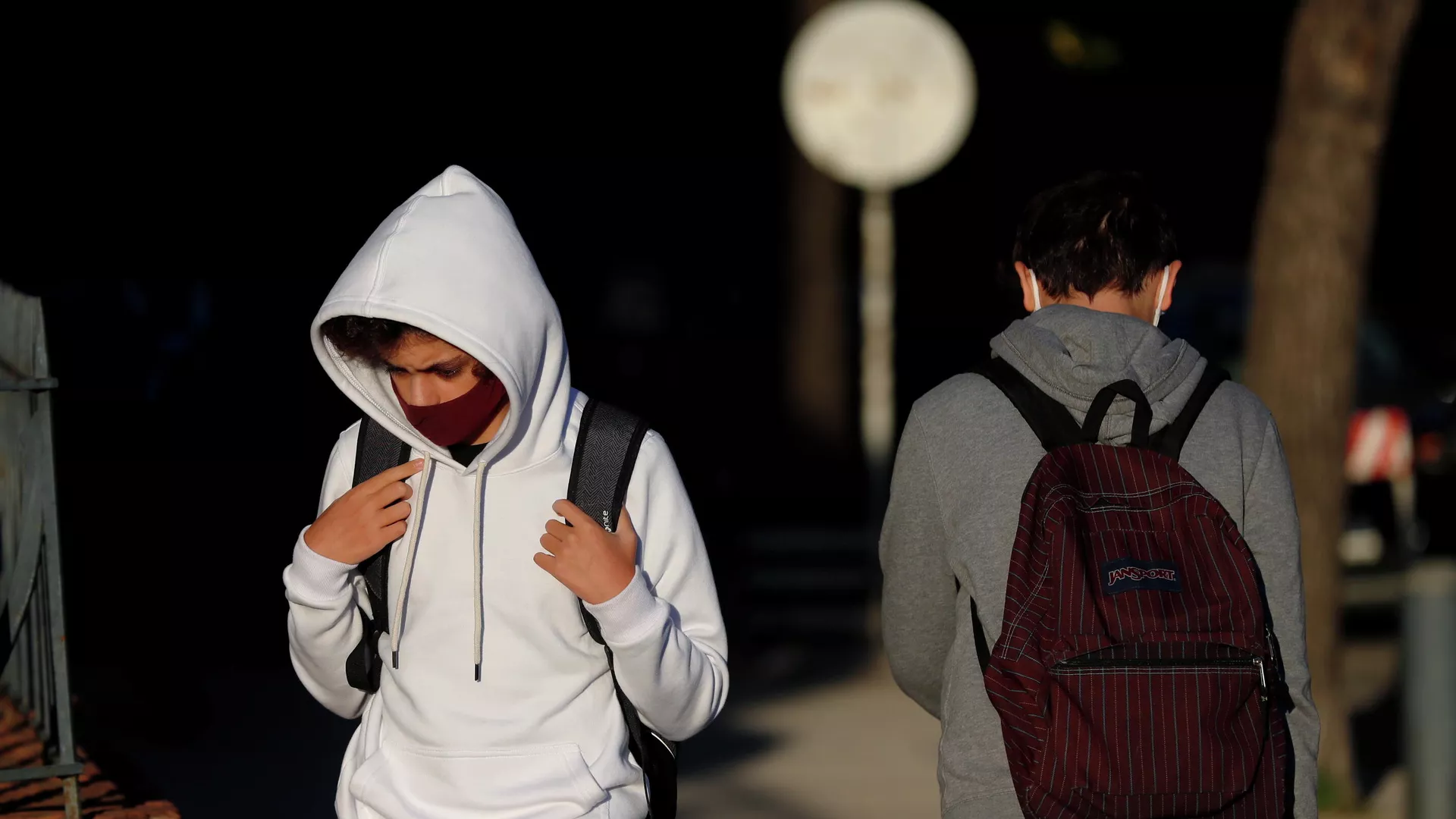 Unos adolescentes