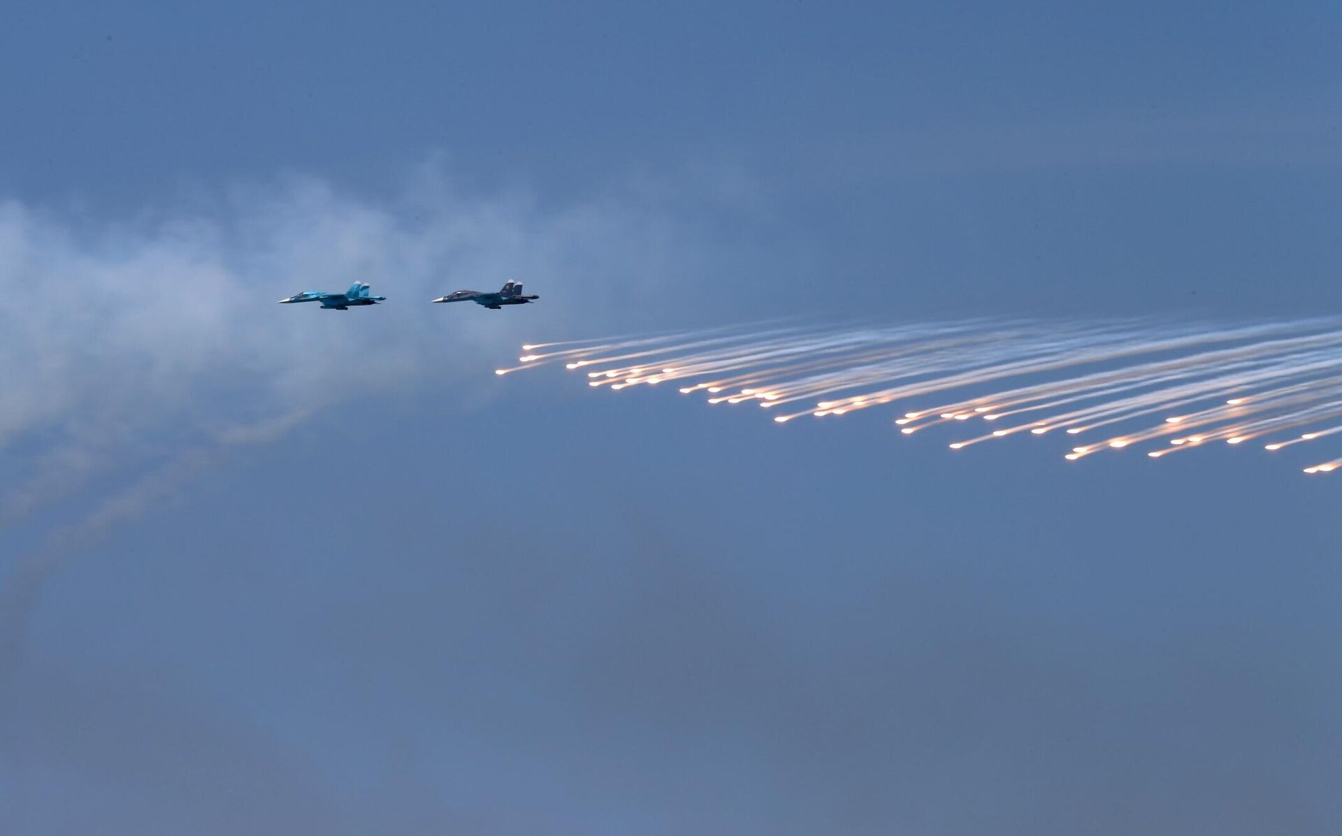 Su-34 y Su-30 en el polígono Opuk - Sputnik Mundo, 1920, 25.04.2021