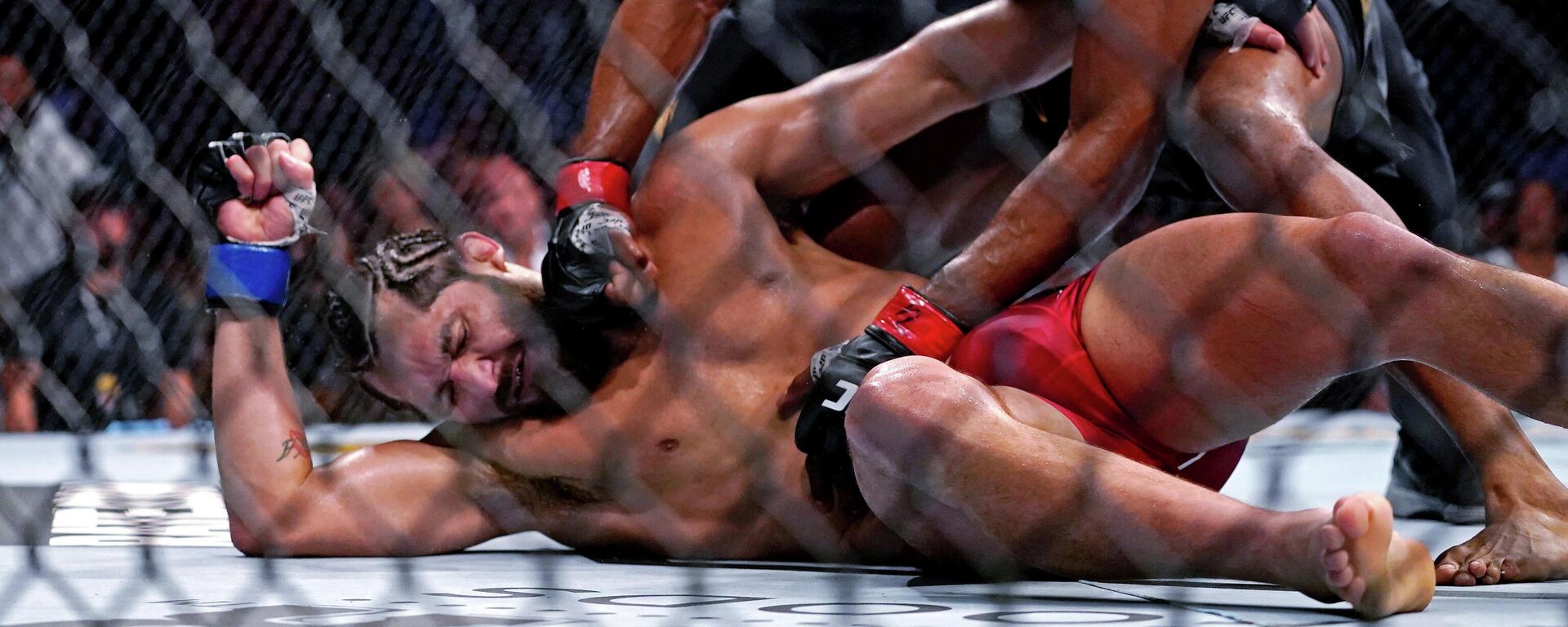 Kamaru Usman golpea a Jorge Masvidal - Sputnik Mundo, 1920, 25.04.2021