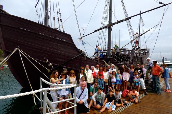 'Niños de Chernóbil' en una reunión en Baiona en el año 2015 durante su viaje a Galicia con la Asociación Ledicia Cativa - Sputnik Mundo