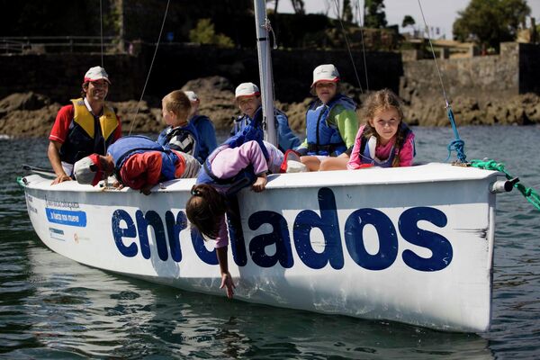 'Niños de Chernóbil', participantes del programa de la Asociación Ledicia Cativa durante una actividad deportiva en Coruña en 2010 - Sputnik Mundo