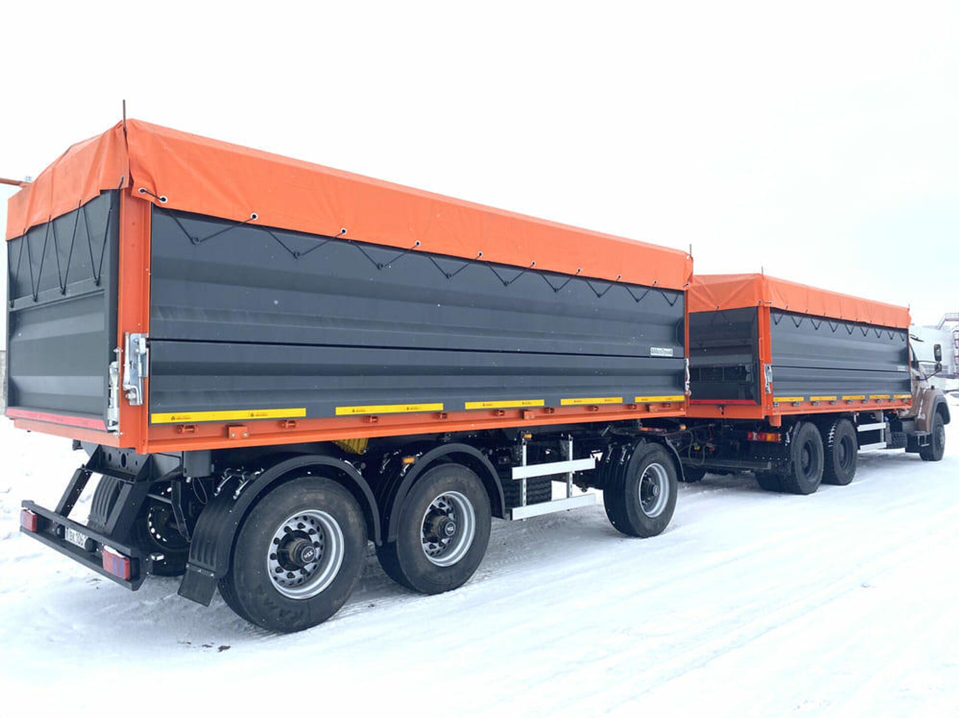Un volquete sobre la base del camión de carretera Ural Next 6x4 - Sputnik Mundo, 1920, 26.04.2021