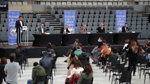 Una conferencia de los organizadores del concierto del grupo Love of Lesbian en el Palau Sant Jordi de Barcelona - Sputnik Mundo