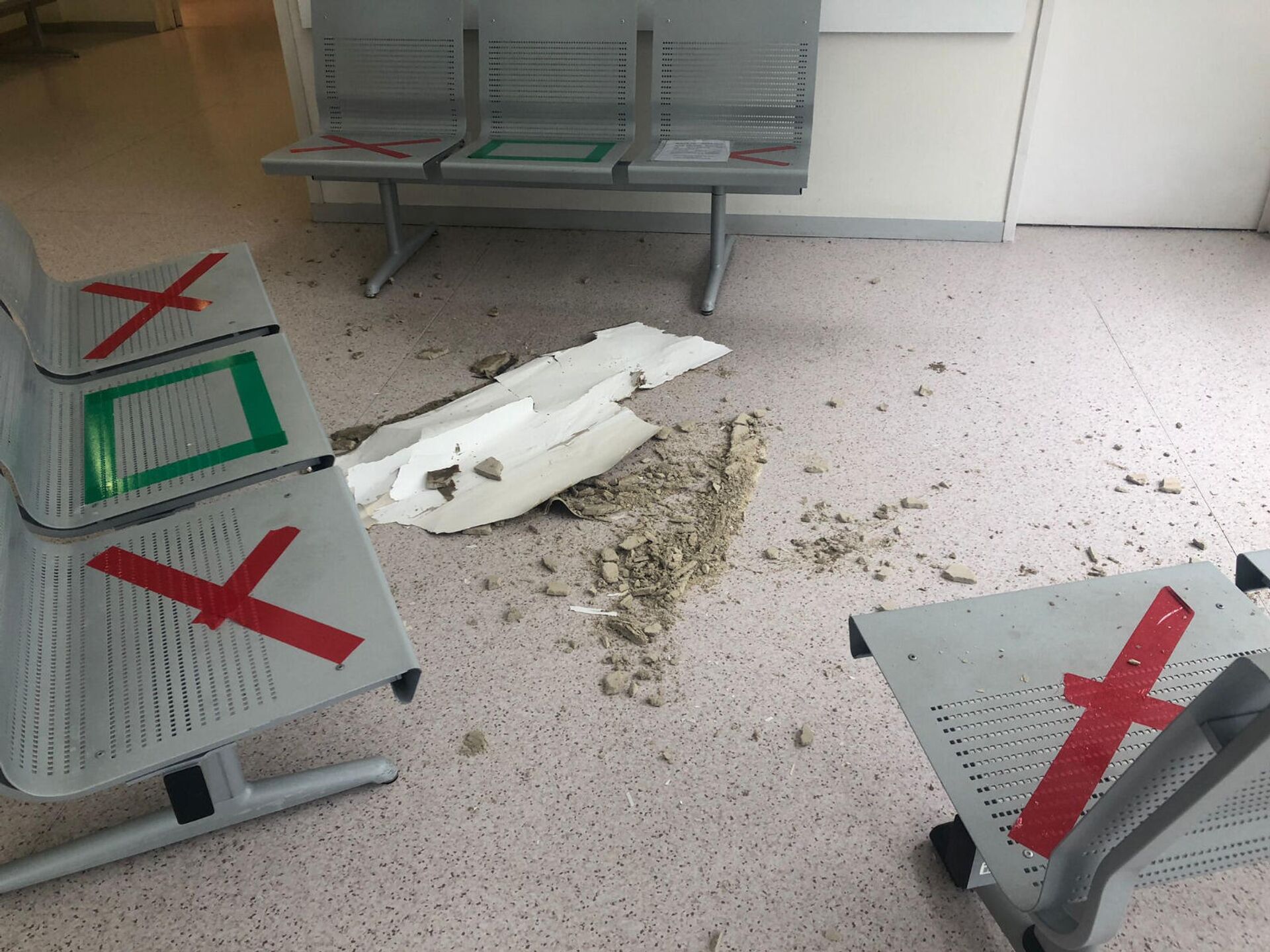 Desplome del techo de la sala de espera del Servicio de Rehabilitación del Hospital Infanta Sofía de San Sebastián de los Reyes - Sputnik Mundo, 1920, 27.04.2021