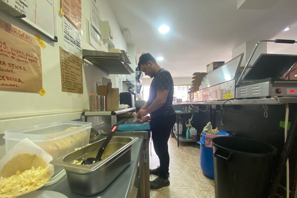 Interior de una &#x27;Dark Kitchen&#x27; en Leganés, Madrid - Sputnik Mundo