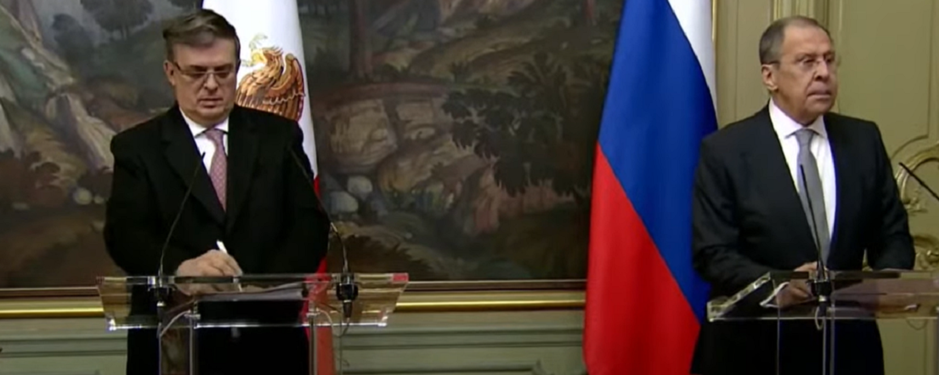 El ministro de Exteriores ruso, Serguéi Lavrov, y su homólogo mexicano, Marcelo Ebrard, sostienen rueda de prensa conjunta tras celebrar una reunión bilateral el 28 de abril en Moscú El ministro de Exteriores ruso, Serguéi Lavrov, y su homólogo mexicano, Marcelo Ebrard, sostienen rueda de prensa conjunta tras celebrar una reunión bilateral el 28 de abril en Moscú - Sputnik Mundo, 1920, 28.04.2021