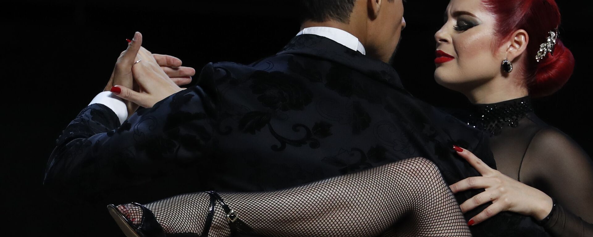 Танцоры во время исполнения танго в Буэнос-Айресе  - Sputnik Mundo, 1920, 29.04.2021