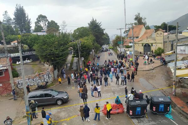 Así fue el bloqueo de la principal vía que conecta Bogotá con los municipios de la sabana de  Cundinamarca, donde habita la élite de la ciudad - Sputnik Mundo