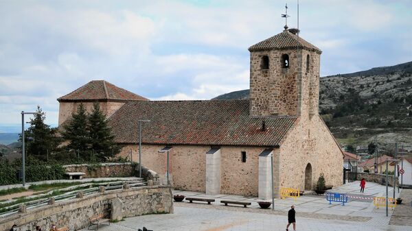 Iglesia de la Purísima Concepción en Bustarviejo, un pueblo del norte de Madrid - Sputnik Mundo