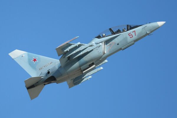 Un avión de entrenamiento avanzado Yak-130 - Sputnik Mundo
