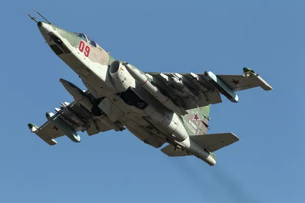 Un Su-25 Grach de la Fuerza Aérea Militar de Rusia, dónde se emplea en regimientos de asalto. - Sputnik Mundo