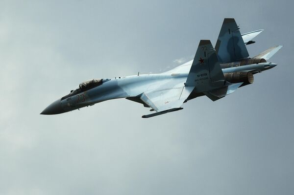 Un caza multipropósito Su-35S de las Fuerzas Aeroespaciales de Rusia - Sputnik Mundo