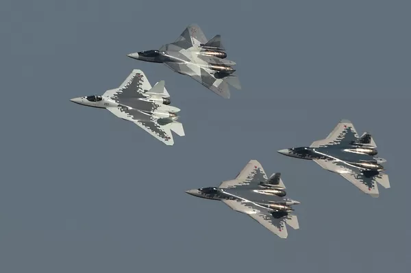 Unos cazas Su-57 de las Fuerzas Aeroespaciales de Rusia - Sputnik Mundo