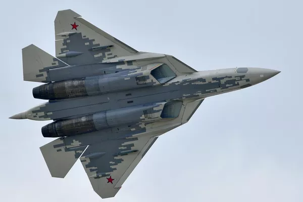 Un caza Su-57 de las Fuerzas Aeroespaciales de Rusia - Sputnik Mundo