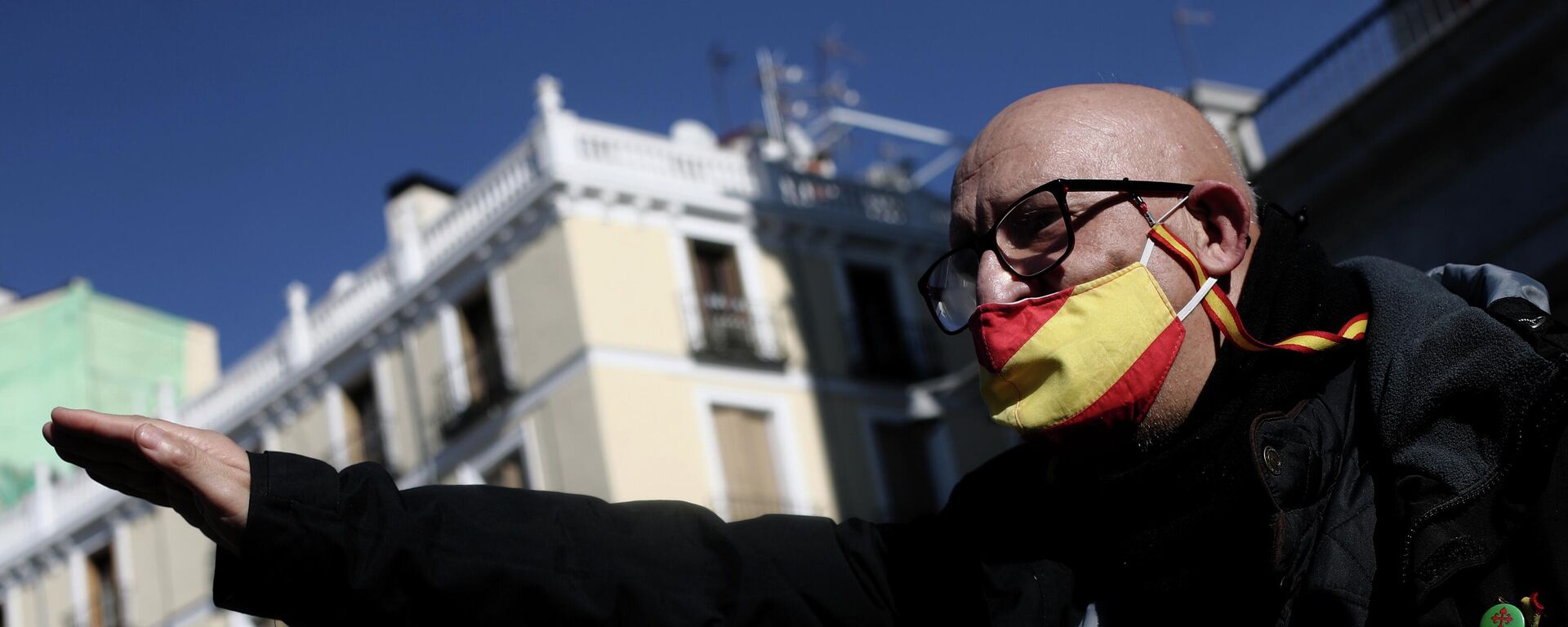 Un asistente a una manifestación franquista en Madrid - Sputnik Mundo, 1920, 01.05.2021