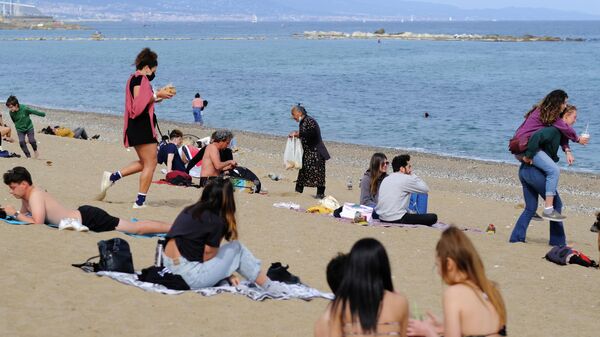 Una playa en España - Sputnik Mundo