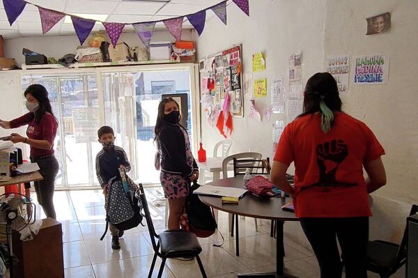 Los nodos digitales ofrecen a los niños y niñas wifi y dispositivos para hacer sus tareas - Sputnik Mundo