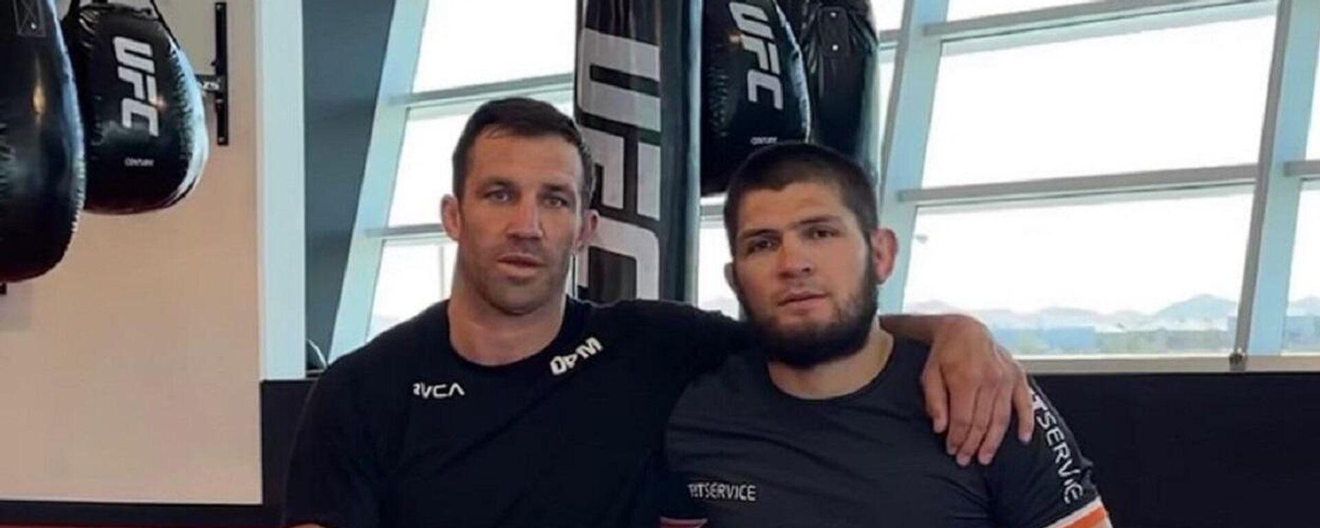 El excampeón de la UFC Luke Rockhold junto a Khabib Nurmagomédov - Sputnik Mundo, 1920, 03.05.2021
