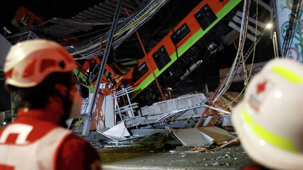 Se desploma un puente de metro de la Ciudad de México - Sputnik Mundo